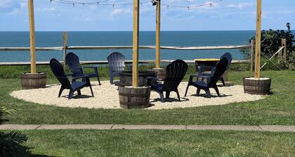 Lakefront Escape on Erie’s Edge | 20 minutes to Presque Isle | Pet Friendly!