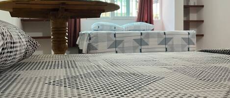 1 chambre, fer et planche à repasser, Wi-Fi, draps fournis