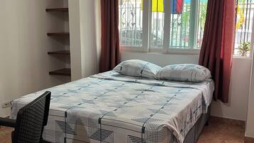 1 habitación, tabla de planchar con plancha, wifi y ropa de cama