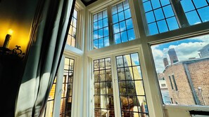 Interior - Walk to ACRISURE in 5 MINS! ~ The BEST Locale for NFL DRAFT + Free Private Park (Pittsburgh)