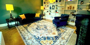 Interior - Walk to ACRISURE in 5 MINS! ~ The BEST Locale for NFL DRAFT + Free Private Park (Pittsburgh)