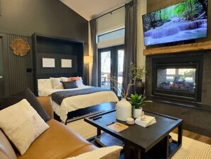 4 bedrooms, iron/ironing board, travel cot, free WiFi - Luxe Forest Home•2 mi. to Downtown•HotTub•FirePit (Asheville)