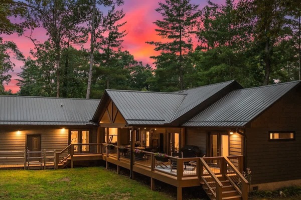 Welcome to our Secluded Forest Nanas Branch Retreat!