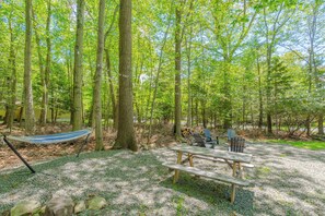 Property grounds - Poconos Retreat getaway with outdoor jacuzzi and near top attractions (Pocono Summit)