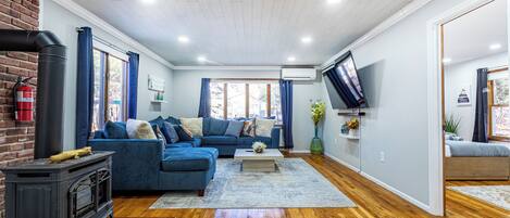 Smart-tv, pejs, bordtennisbord