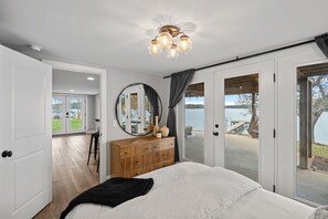 3 室のベッドルーム、アイロン / アイロン台、WiFi (無料)、ベッドシーツ