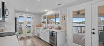 Azalea Point by SoCharm - Quaint Lakefront Retreat