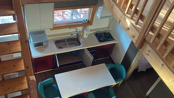 Basic Duplex, Partial Sea View | 2 bedrooms, free WiFi