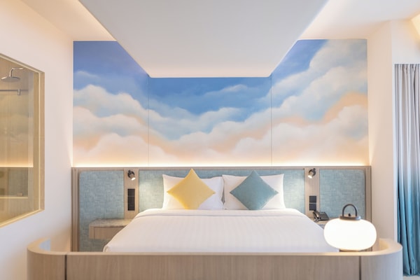 Suite Deluks | 1 kamar tidur, isi minibar gratis, brankas, dan didekorasi berbeda-beda