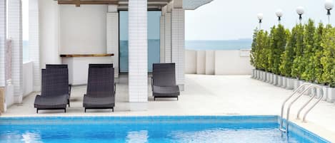 Poolside bar