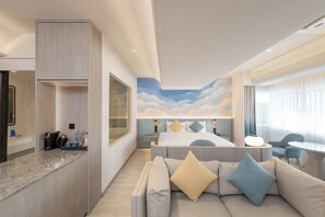 Deluxe Suite | Free minibar items, in-room safe, individually decorated - Cloudotel Walking Street Pattaya  (Pattaya)