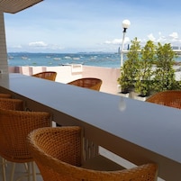 Bar à beira da piscina