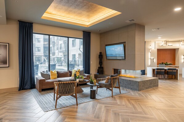 Fernseher, Stereoanlage