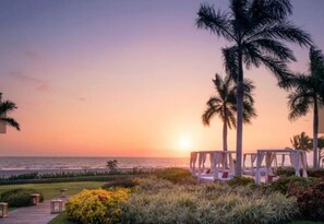 Sun-loungers, beach towels - Vidanta Grand Luxxe 2 bedroom luxury villa with discounted golf and free gondola (Las Jarretaderas)