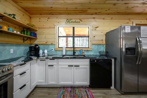 雪櫃、微波爐、焗爐、爐具