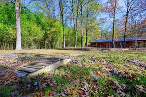 Property grounds - The Swanky Swan Cabin (Hochatown)