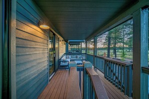 Terrace/patio - Stargazer - The Desirable Home w/AC and Hot Tub (Flagstaff)