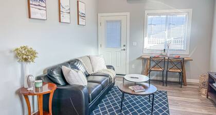 Penticton Guesthouse with King Bed