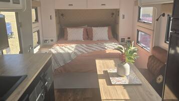 2 bedrooms, bed sheets