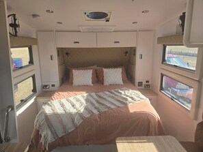 2 bedrooms, bed sheets