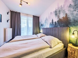 2 quartos, escrivaninha, acesso à internet