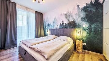 2 bedrooms, desk, internet