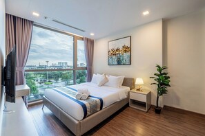 Familienapartment, Stadtblick | 4 Schlafzimmer, Verdunkelungsvorhänge, schallisolierte Zimmer