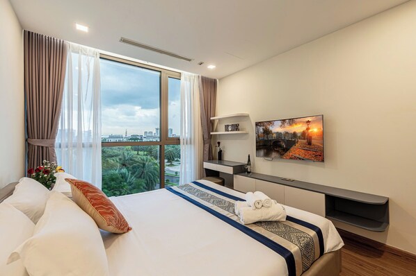 Blackout curtains, soundproofing, iron/ironing board, free WiFi