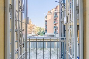 Interior - GuestHost - La Mole Apartment with Balcony (Torino)
