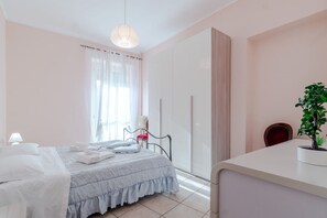1 bedroom, iron/ironing board, WiFi, bed sheets - GuestHost - La Mole Apartment with Balcony (Torino)