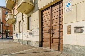 Exterior detail - GuestHost - La Mole Apartment with Balcony (Torino)
