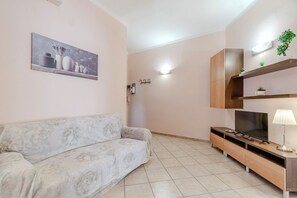 TV - GuestHost - La Mole Apartment with Balcony (Torino)