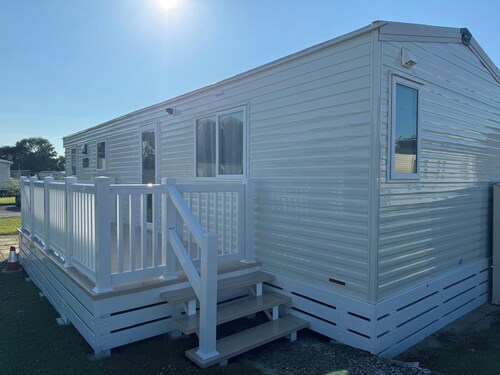 2 Bed Caravan - Sleeps 5, Free Parking, Wifi
