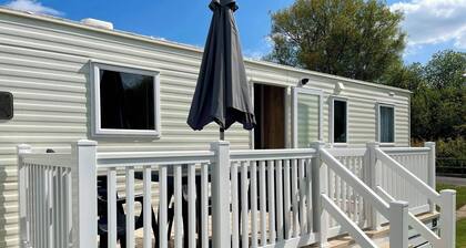 Caravan Sleeps 6 with Pool Access