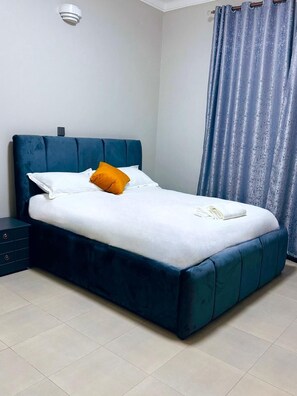 1 bedroom, iron/ironing board, WiFi, bed sheets - 1 bed-uganda-2people-wifi-closetocity-parking (Kampala)