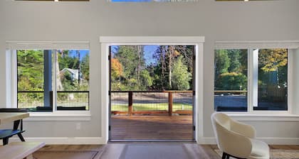 Indianola Cedar House - 2024 New Build ! Wraparound Deck + Quality finishes