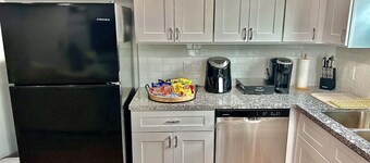 3BR Retreat Near Downtown - Airport - NRG Stadium