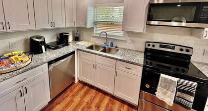 3BR Retreat Near Downtown - Airport - NRG Stadium