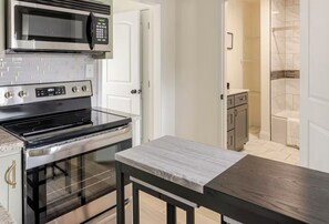 Mikrowelle, Ofen, Herdplatte, Geschirrspüler