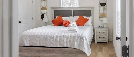 2 habitaciones, tabla de planchar con plancha, wifi y ropa de cama