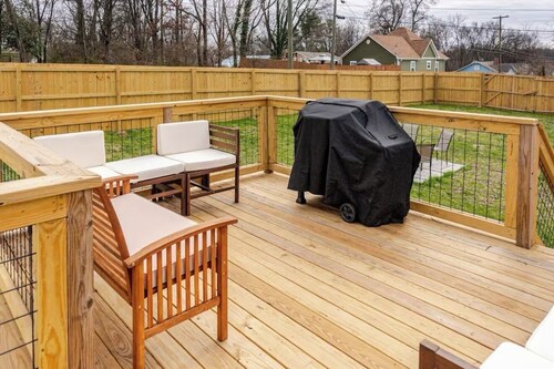Tranquil 2-bedroom house in Knoxville with WiFi & great backyard space to enjoy