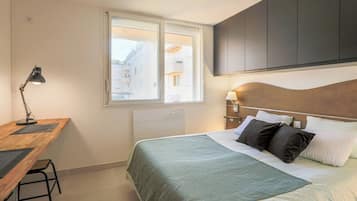 1 chambre, bureau, fer et planche à repasser, Wi-Fi gratuit