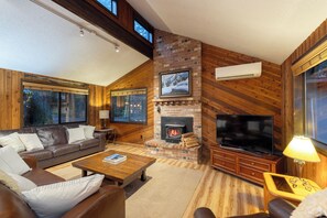 Smart TV, fireplace