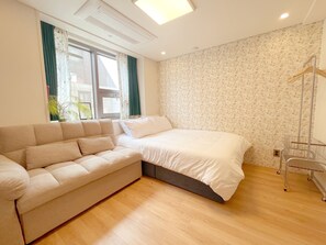 Appartement familial, vue sur la ville (non-Korean nationals only) | 2 chambres, accès au Wi-Fi (inclus), literie fournie