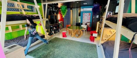 4 bedrooms, in-room safe, iron/ironing board, free WiFi