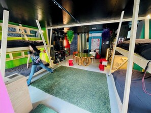 4 bedrooms, in-room safe, iron/ironing board, free WiFi - Creative Urban Retreat Near Shibuya - Ideal for Groups & Creators (Shinagawa Ku)