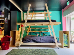 4 soverom, safe på rommet, strykejern/-brett og wi-fi (inkludert)