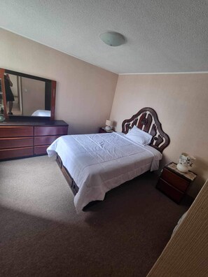 3 chambres, fer et planche à repasser, lit parapluie, Wi-Fi