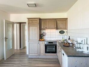 Frigorifero, microonde, forno, lavastoviglie