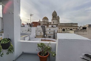 Property grounds - CADIZ P01 The vertical house (Cádiz)